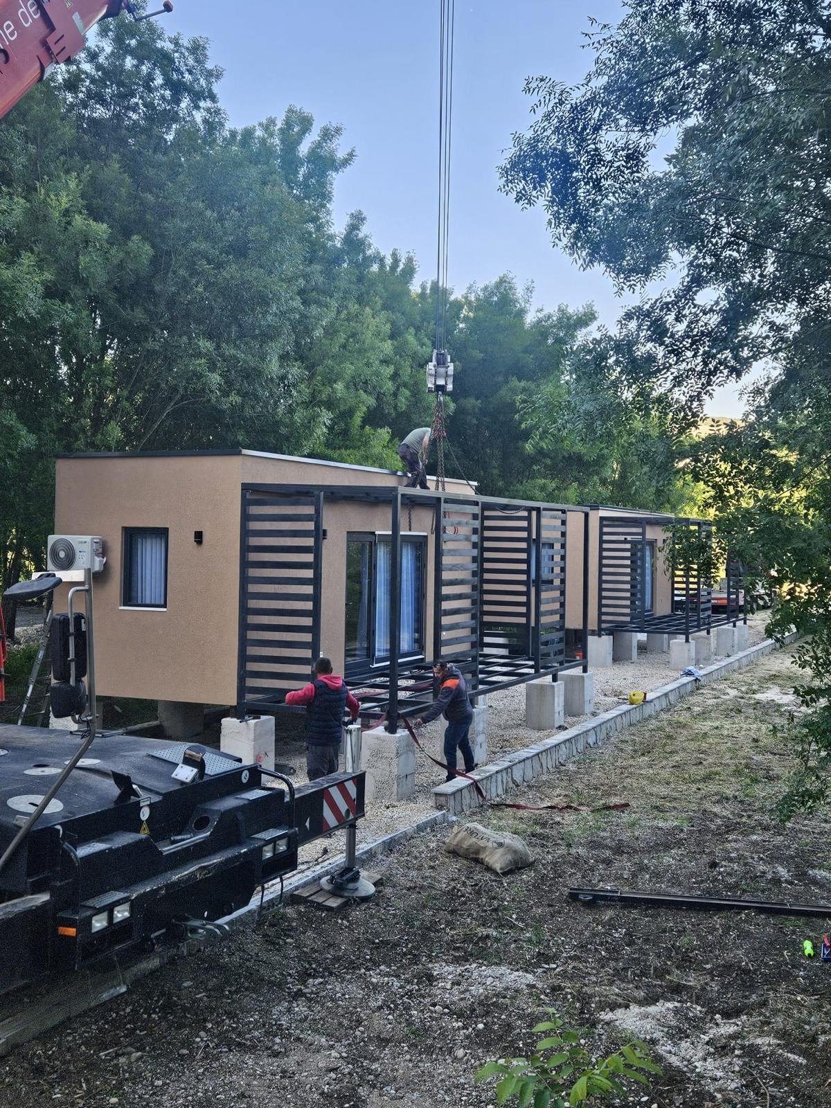 Montaža: postavljanje modula dizalicom